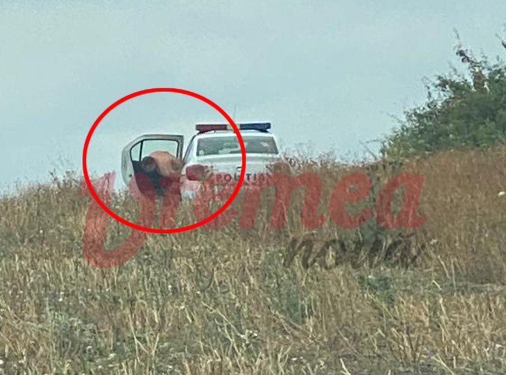 Un comisar șef de poliție din Vaslui a fost fotografiat dezbrăcat complet