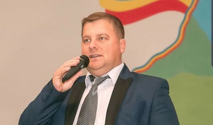Un deputat iși vinde mașina ca să-și plătească factura de curent