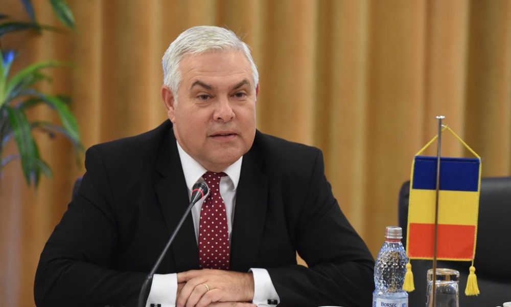 Angel Tîlvăr este fiul unui colonel de Securitate. A avut cinci mandate