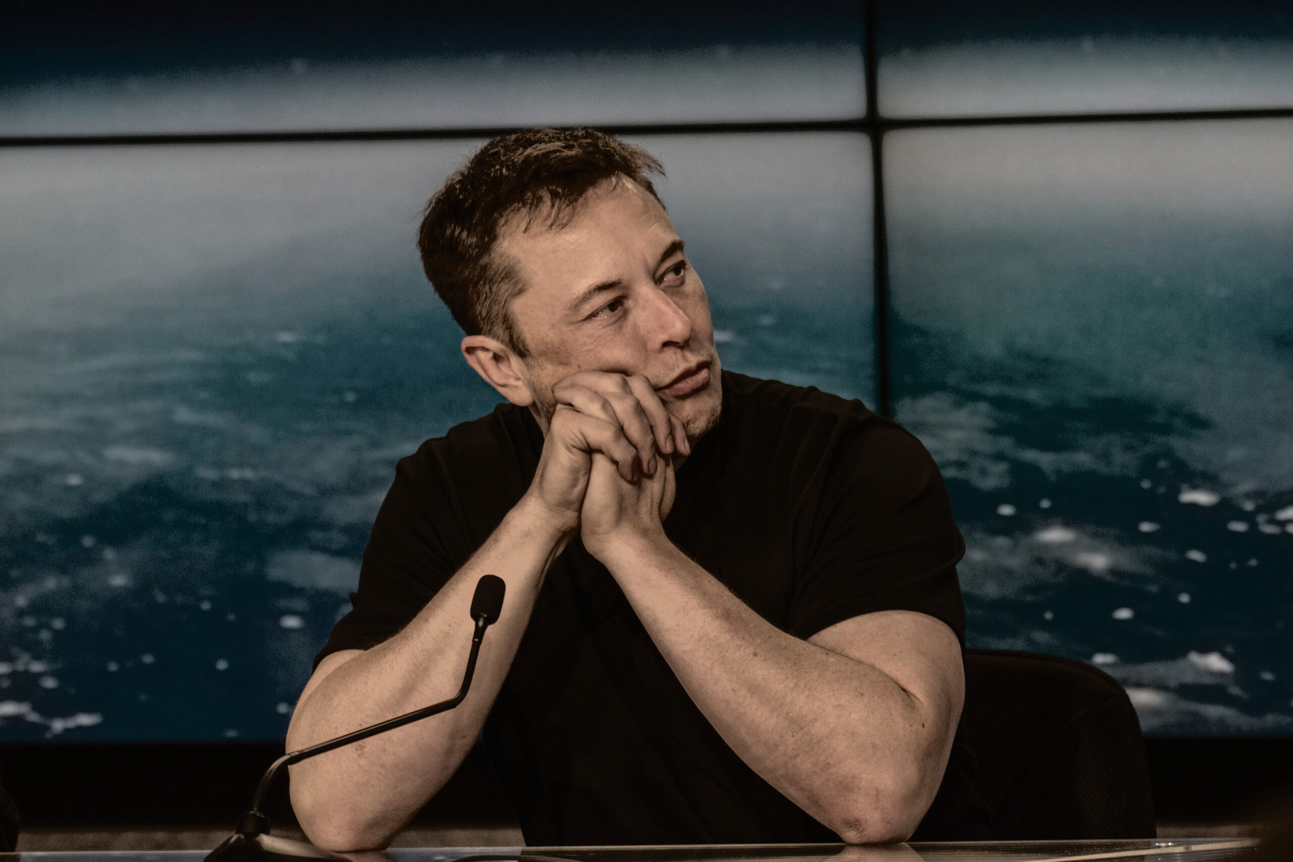 Scăderea averii lui Elon Musk a devenit istorică. Acesta este primul om care pierde 200 de miliarde de dolari