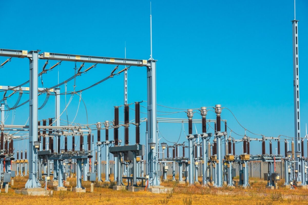 Creșterile prețurilor la energia electrică plasează România