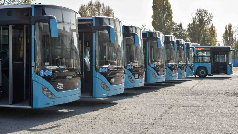Șase autobuze supraetajate la mâna a doua cumpărate de STB