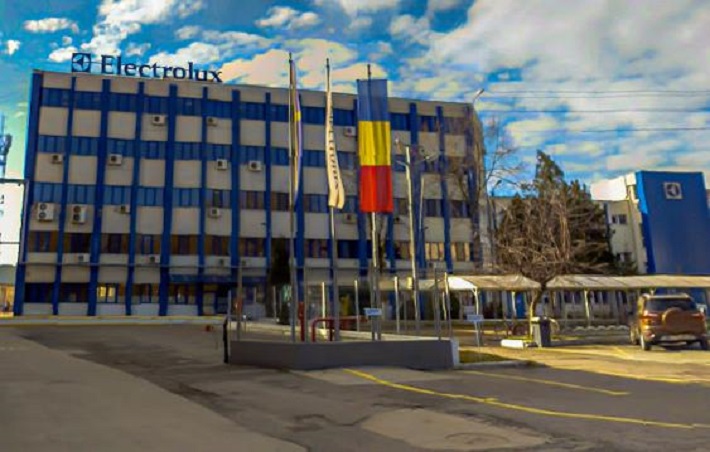 Compania Electrolux va trece la disponibilizări colective în România