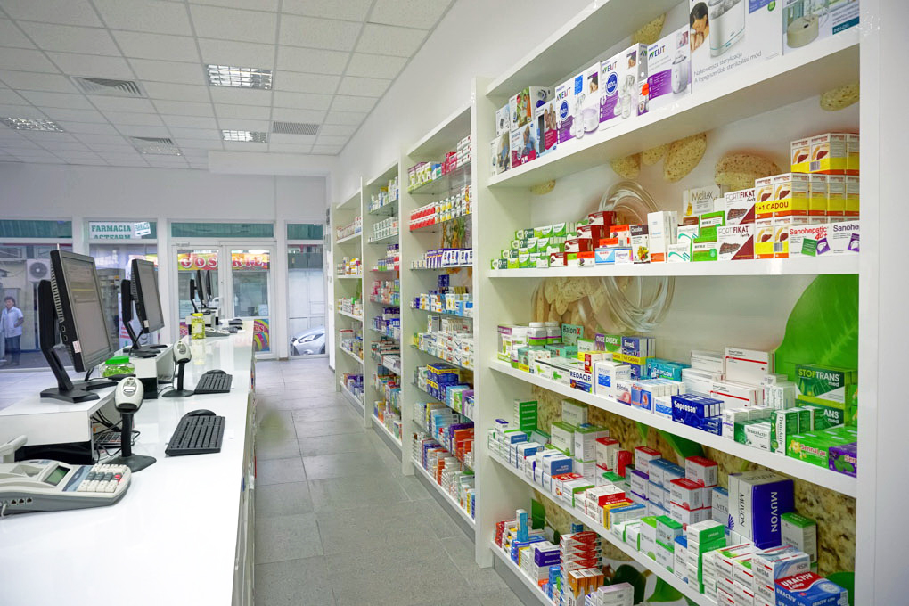 Farmaciile la fiecare colț de stradă în București și în orașele mari arată