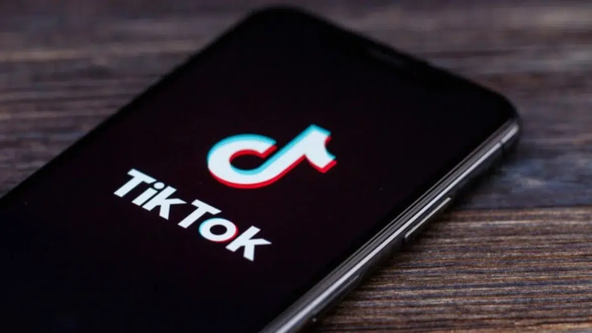 TikTok este interzisă în unele universități americane este cu risc de spionaj