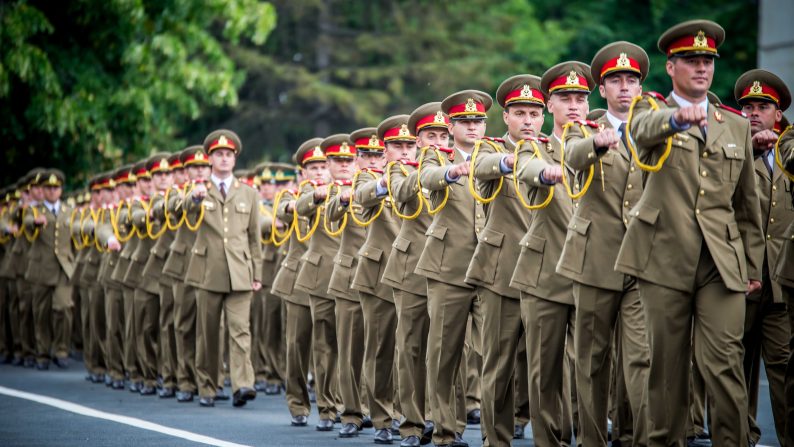 Admiterea în școlile postliceale militare se va face fără concurs