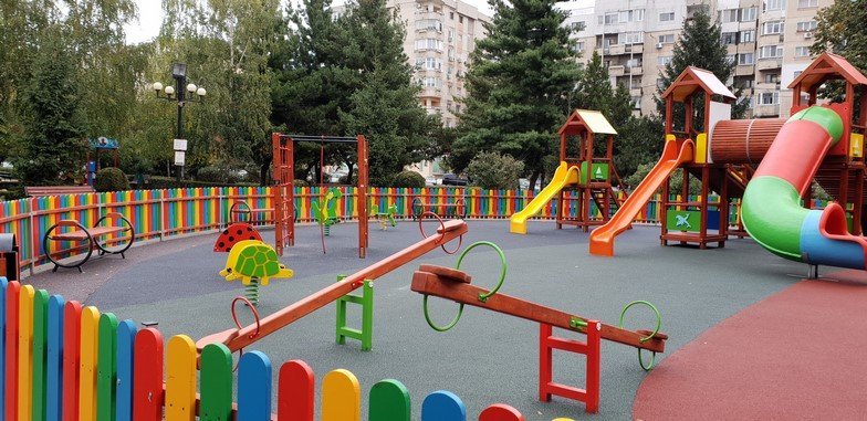 Indemnizațiile de maternitate sunt limitate de Guvernul Ciucă