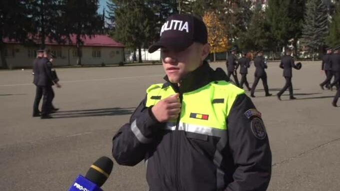 Noile uniforme ale polițiștilor care s-au rupt ori au fost deteriorate