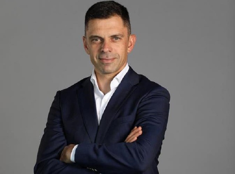 Carol Novak, ministrul Sportului este acuzat că a dat premii „în familie”