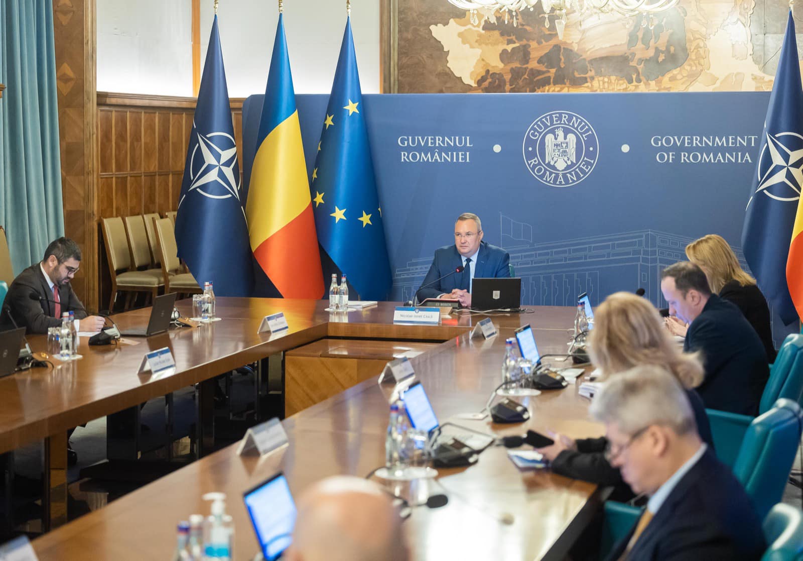 Guvernul face economii, după ce deficitul bugetar a crescut îngrijorător