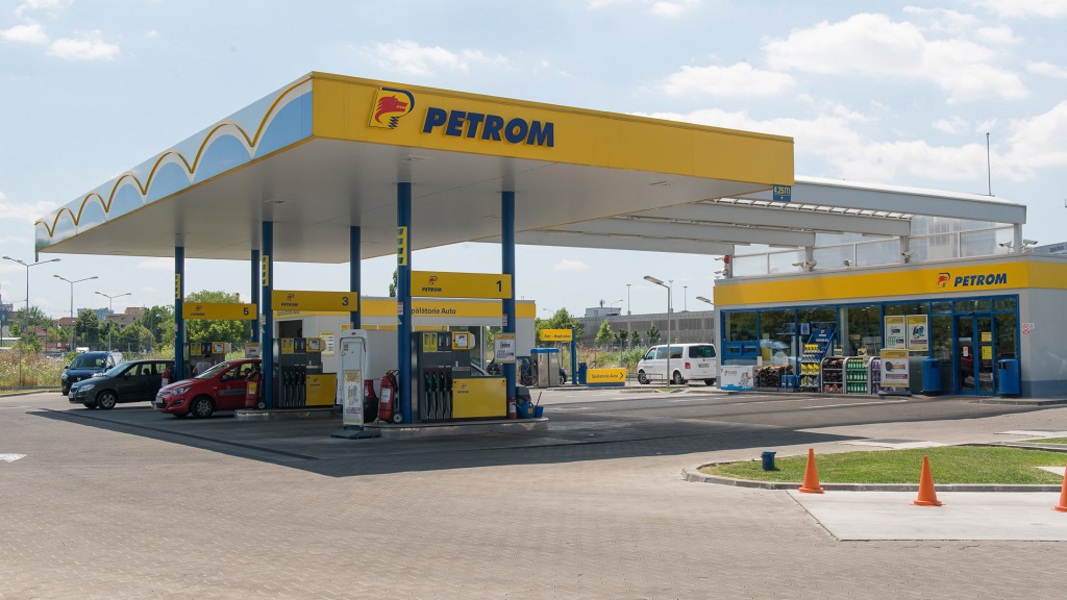 Motorina a ajuns mai ieftină decât benzina pentru prima dată de câțiva ani