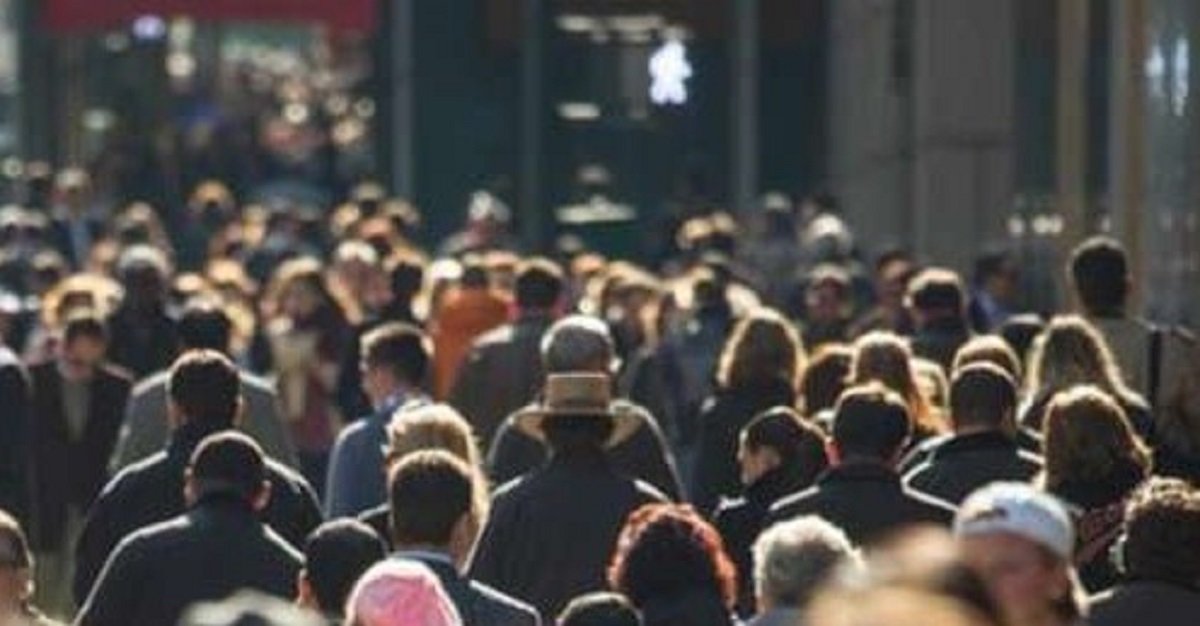 Românii care mor sunt în număr dublu față de cei care se nasc