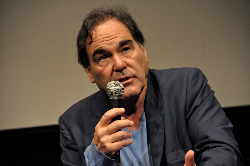 Regizorul Oliver Stone l-a lăudat pe Putin și l-a criticat pe Biden