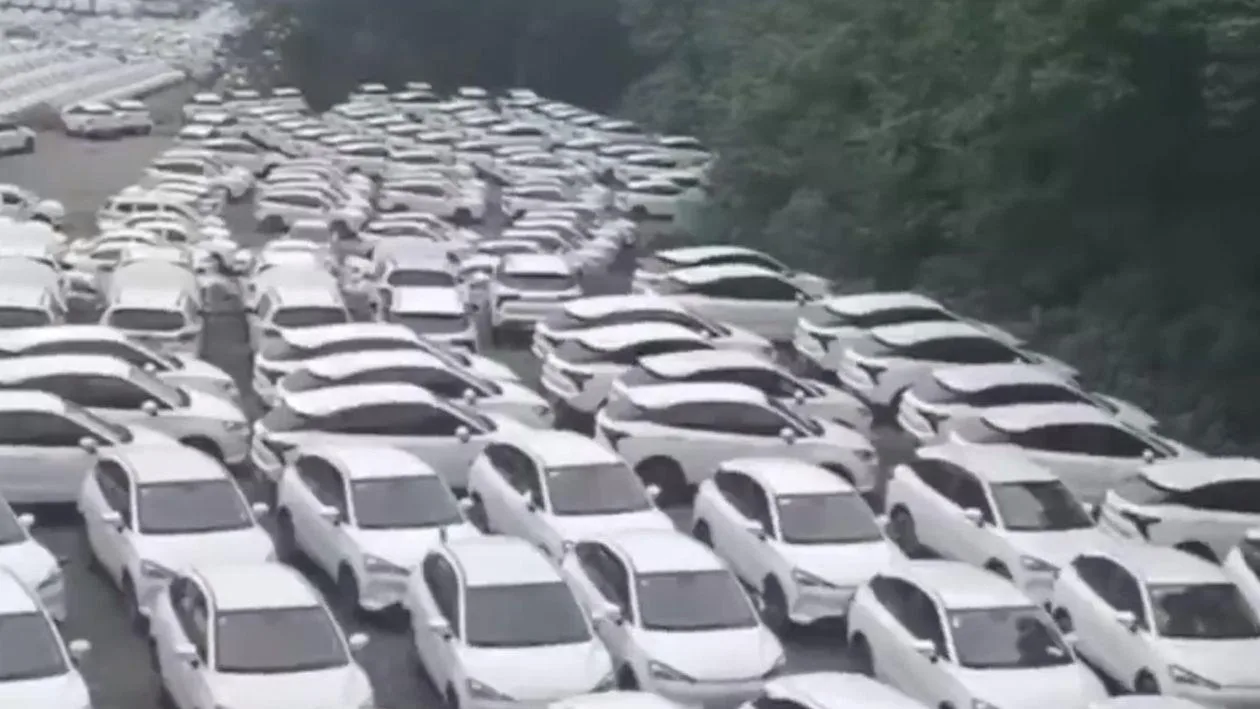 Autoturismele electrice lansate în anul 2021 sunt abandonate în parcuri