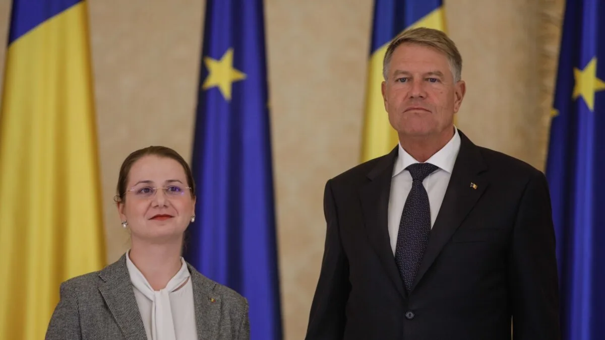 https://www.b1tv.ro/politica/legile-educatiei-promulgate-cu-fast-la-palatul-cotroceni-desi-sunt-criticate-dur-de-parinti-profesori-si-de-oecd-reprezentant-al-elevilor-educatia-este-batjocorita-de-catre-guvernanti-1326949.html