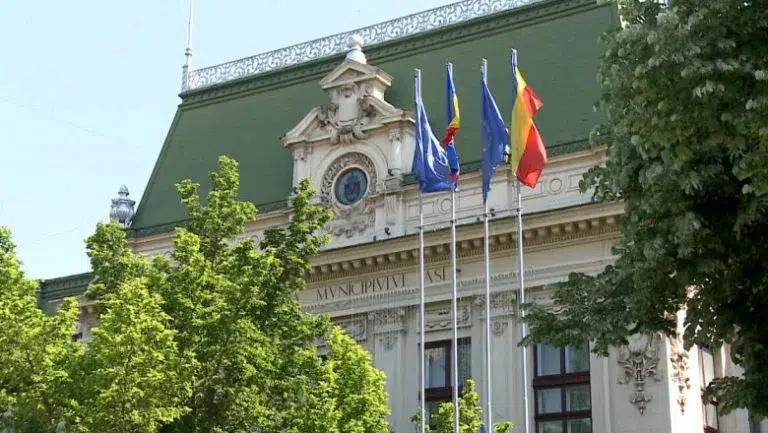 Procurorii DNA au audiat trei funcționari din Primăria Iași