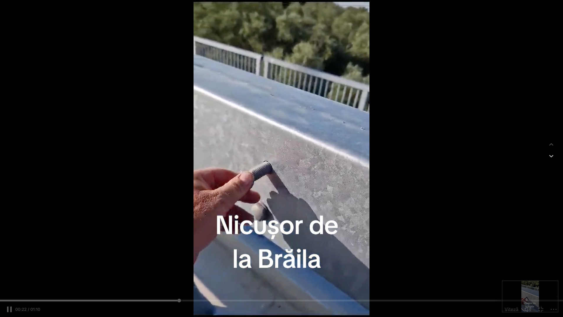 Din podul de la Brăila au început să cadă șuruburi. Se desprind cu mâna