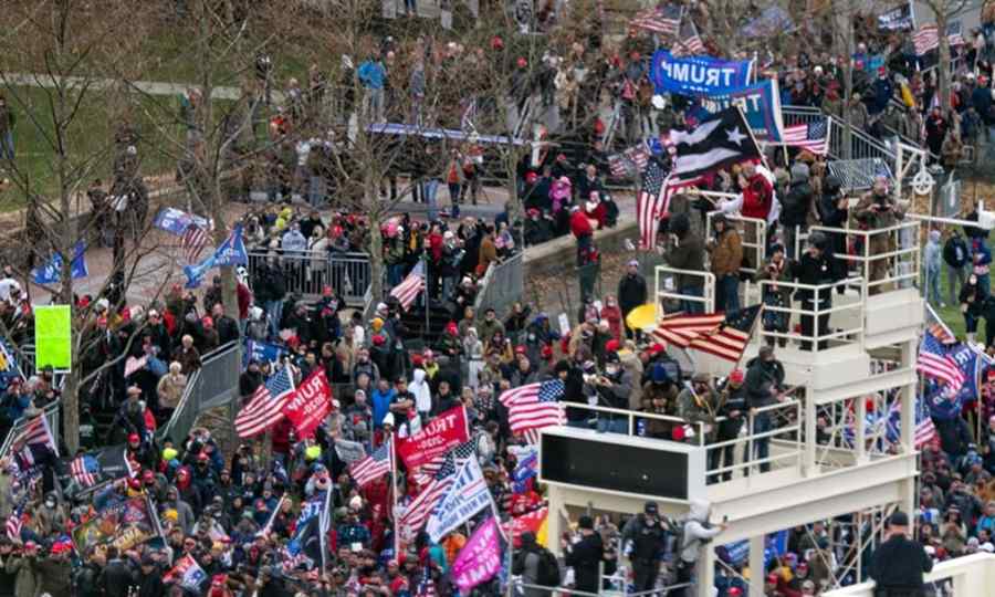 Un lider al grupului de extremă dreapta Proud Boys condamnat la 17 ani