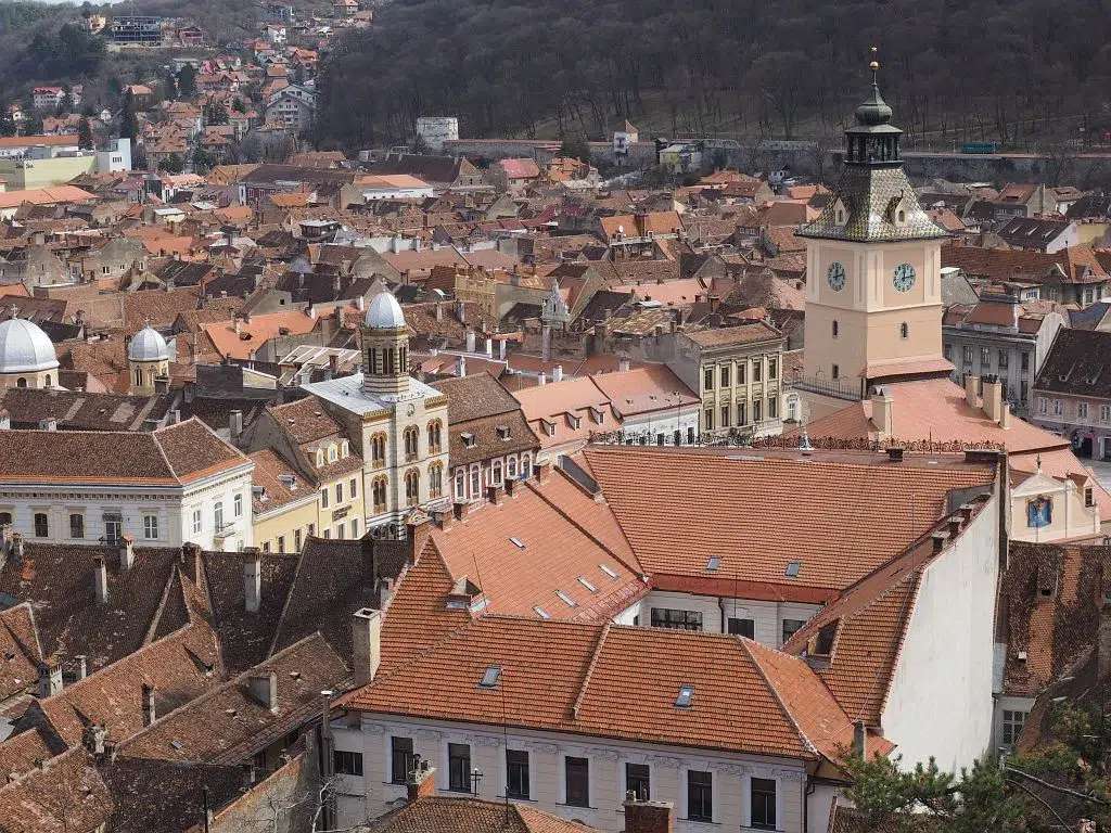 O taxă pentru turiștii care călătoresc în afara României, propunere