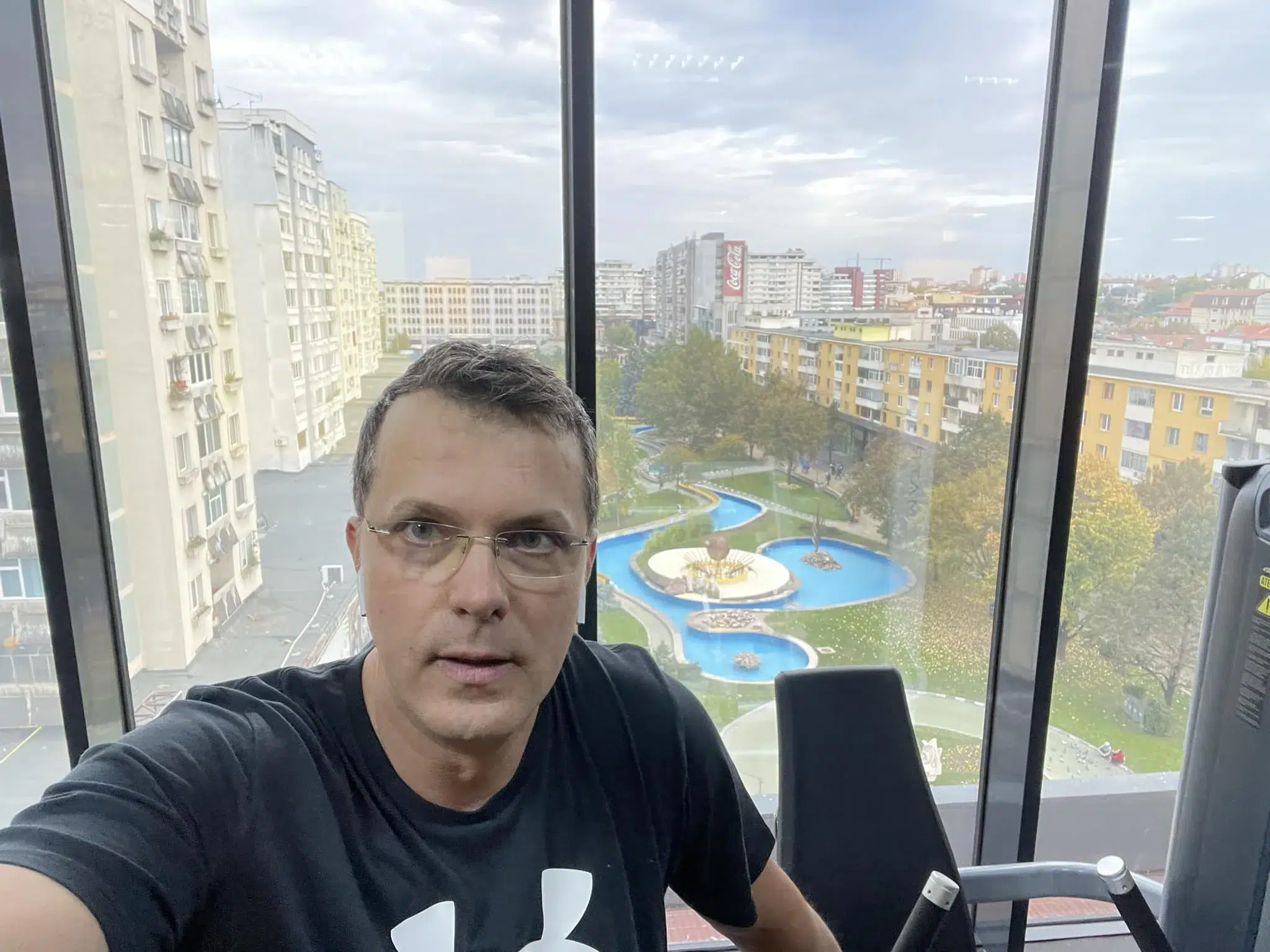 Deputatul Ionuț Moșteanu, purtătorul de cuvânt al USR, a acuzat premierul Marcel Ciolacu, liderul PSD, că nu ia măsuri eficiente pentru a