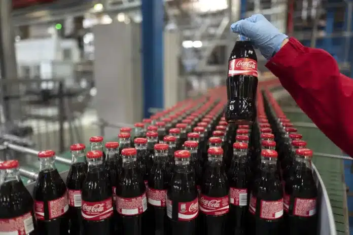 Sticla de Coca-Cola, emblematică, ar putea fi interzisă în Europa