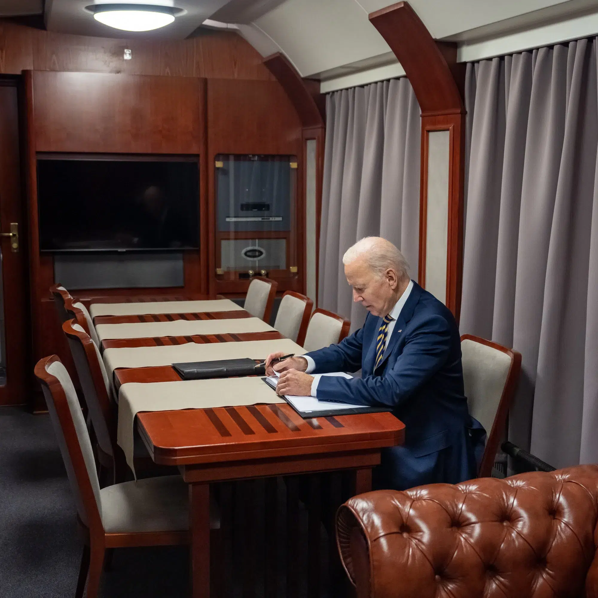 Președintele Joe Biden a emis un ordin executiv, pentru reglementarea AI