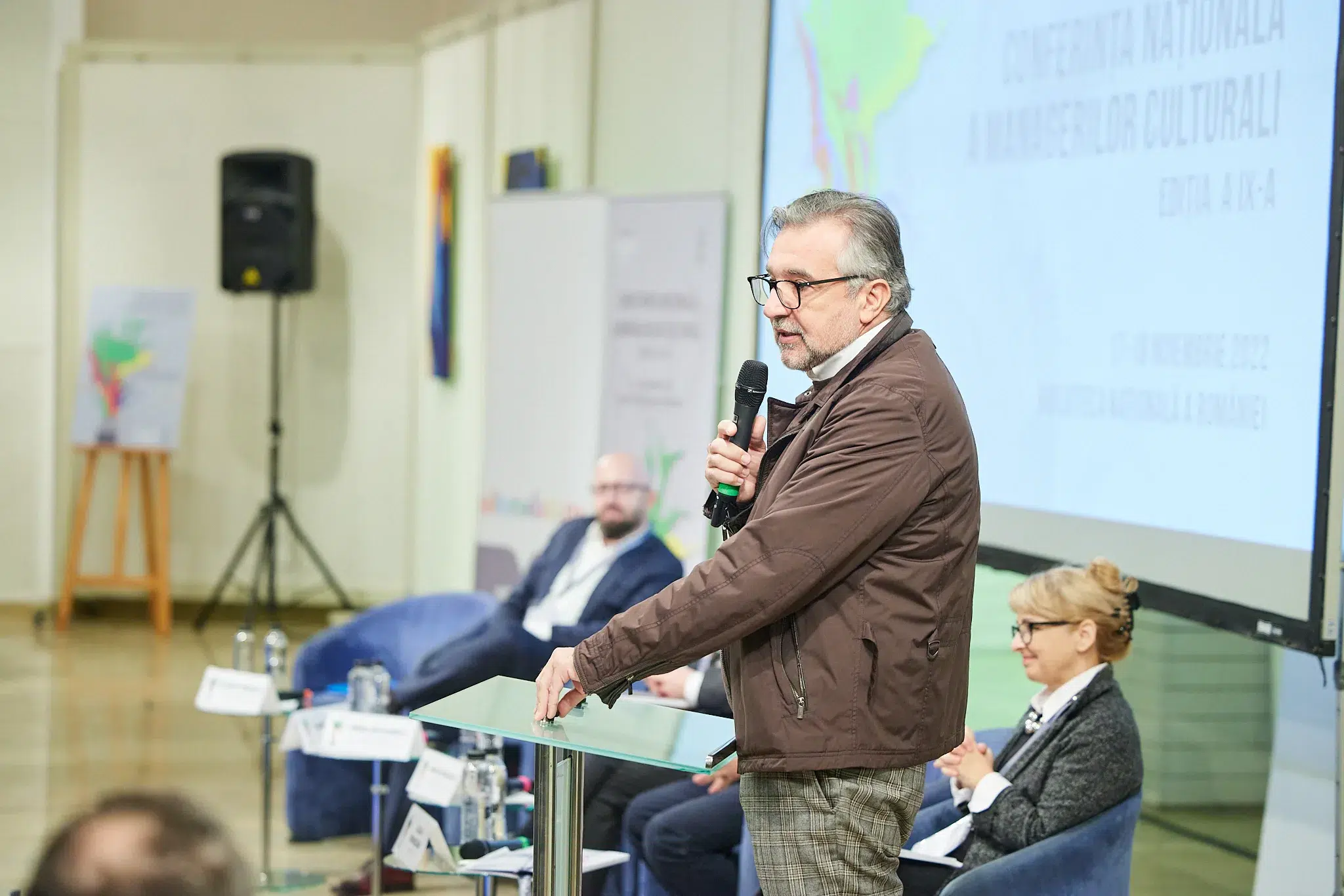 Aproape jumătate dintre români consideră regimul comunist benefic