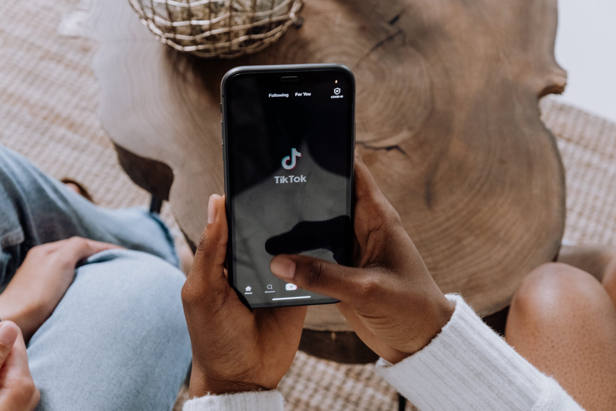 TiKtok trebuie interzisă angajaților statului. Semnal de alarmă tras de președintele ANCOM