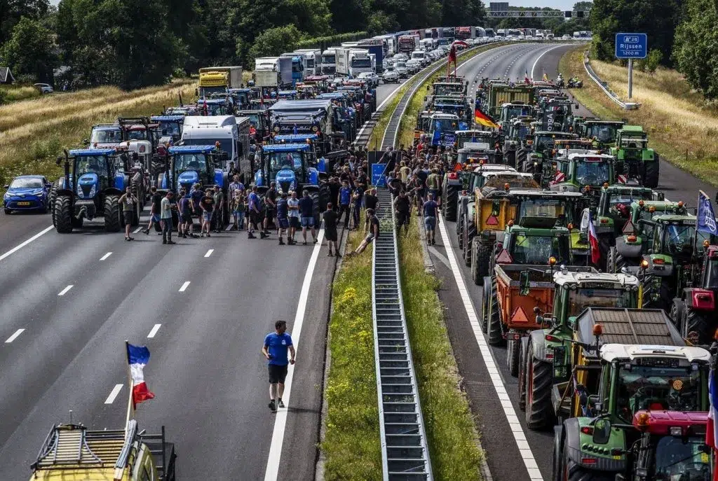 Protestele fermierilor modifică regulile impuse de Comisia Europeană. Obligațiile retrase