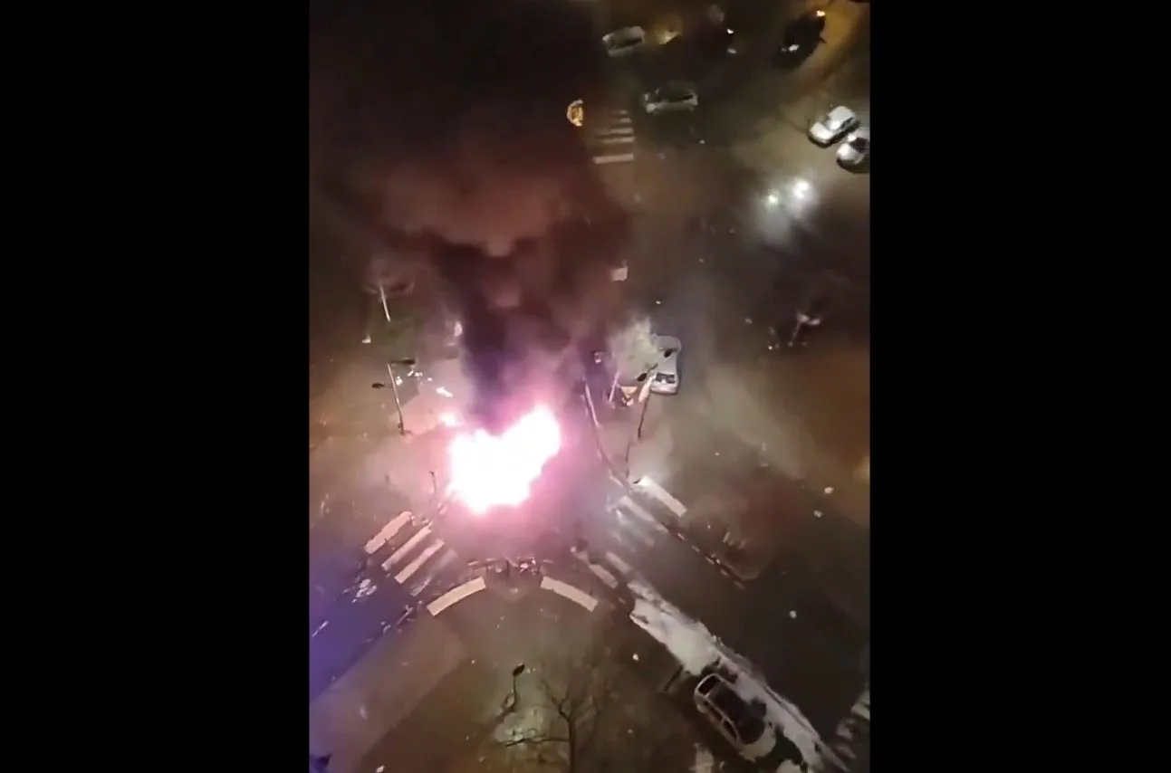Bandele de imigranți și huliganii au luat cu asalt Franța de Revelion