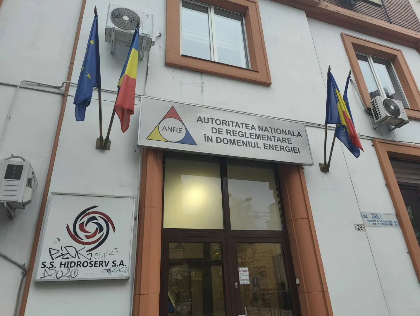 Amenzi uriașe aplicate pentru manipularea pieței de energie. Care sunt cele patru mari companii sancționate de ANRE și cu cât