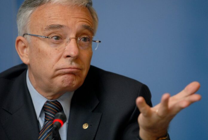 Mugur Isărescu