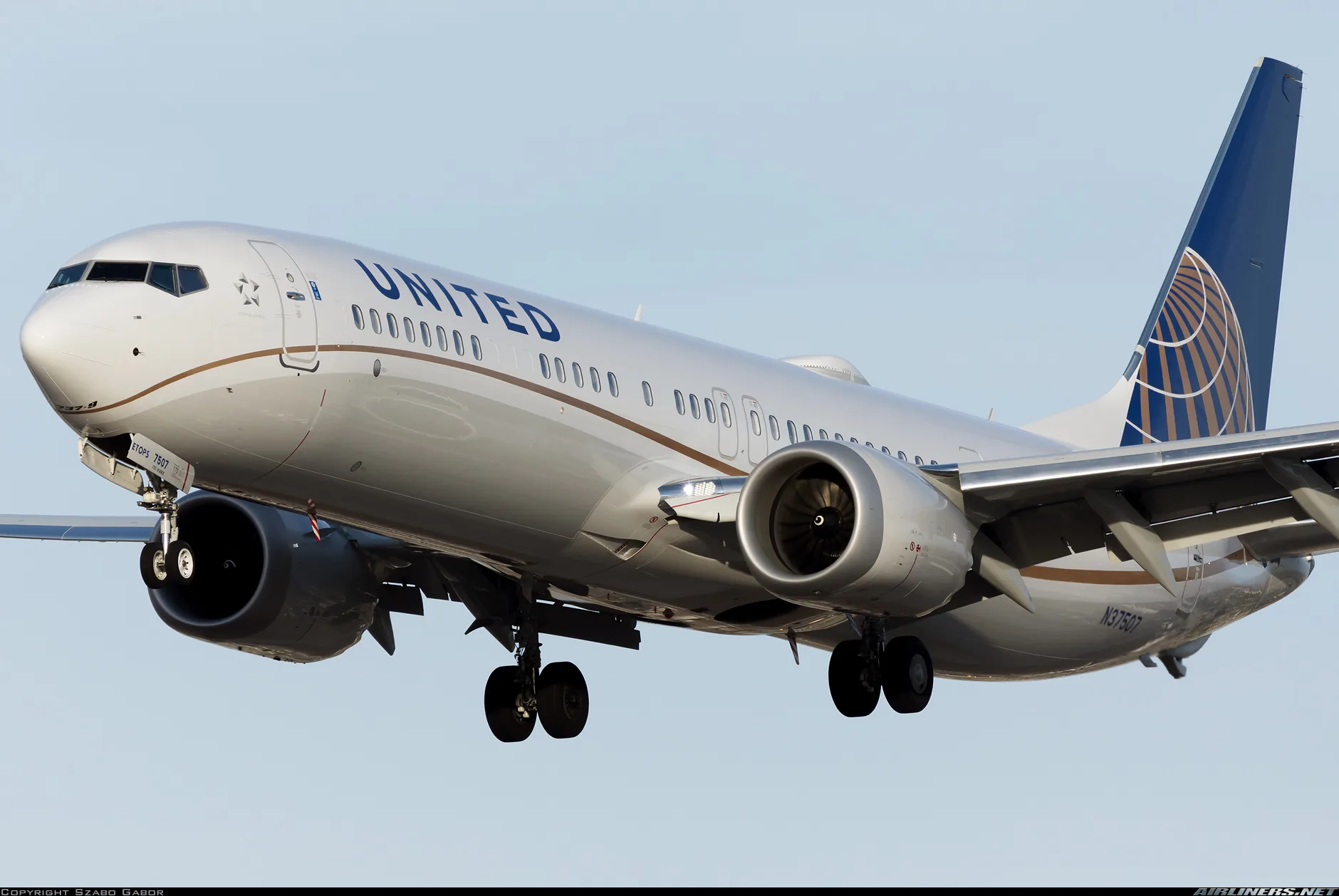 Pasagerii Boeing 737 care s-au trezit fără ușă în aer, citați de FBI. De ce e o practică neobișnuită