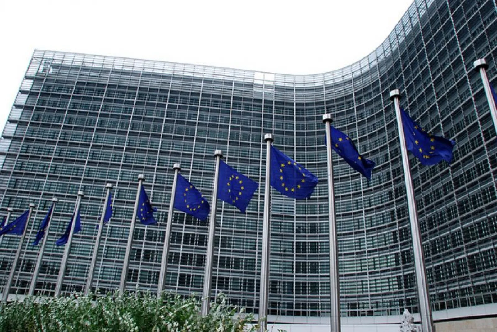 România, în plină procedură de punere în întârziere emisă de Comisia Europeană. Nereguli din 2016 privind licitațiile publice