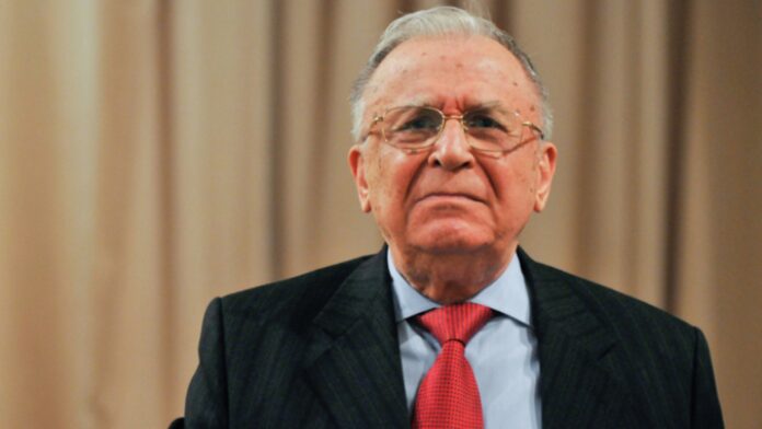 Ion Iliescu, la un pas de urmărirea penală în dosarul Mineriadei din 90. Avizul e pe masa lui Klaus Iohannis