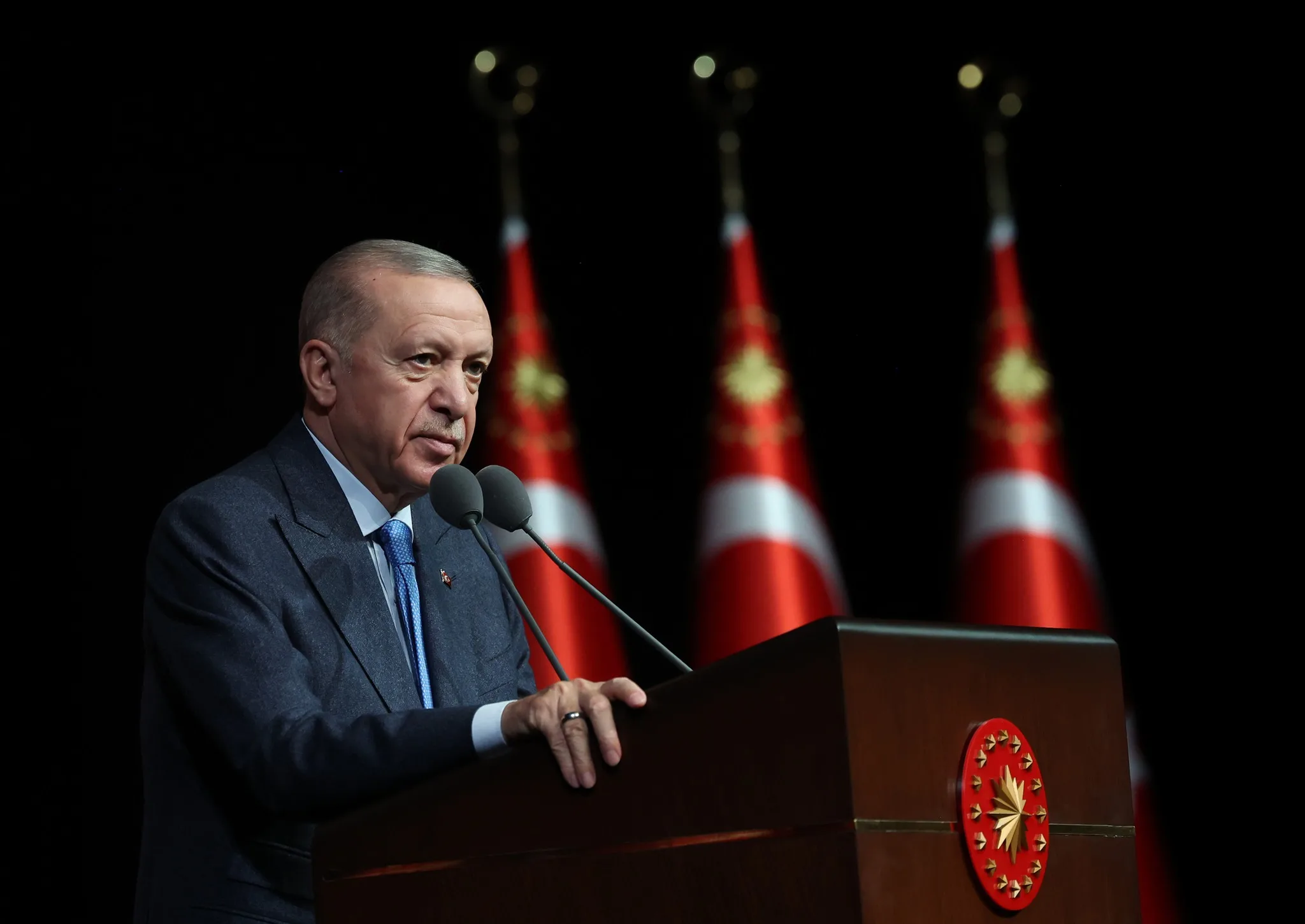 Românii vor intra doar cu buletinul în Turcia, după ce președintele Erdogan a semnat un decret. Legătura cu Marcel Ciolacu