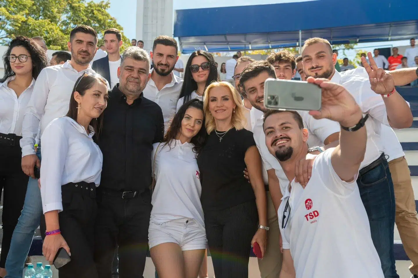 Mesajul Gabrielei Firea pentru ziua tineretului, 2 Mai. Candidata și-a bifat „realizările” din ultimii ani