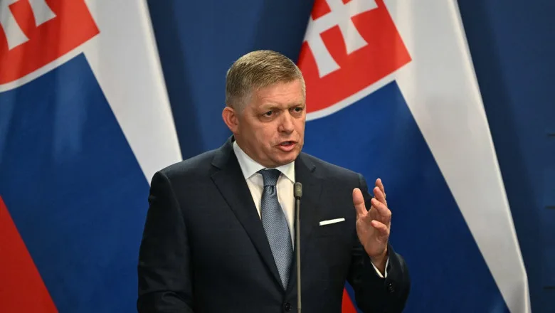 Robert Fico a trecut de momentele critice. Vicepremier: 