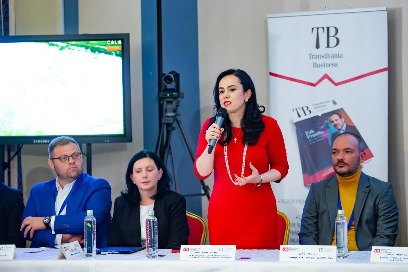 Anunțul ministrului Simona Bucura-Oprescu privind salariile angajaților la stat. Ce se va întâmpla de anul viitor