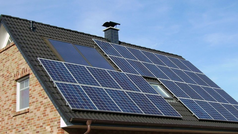 Ce obligații vor avea persoanele cu sisteme fotovoltaice pe casă. Deputații au decis. „Această abordare este abuzivă și realizată într-un mod amatoricesc”