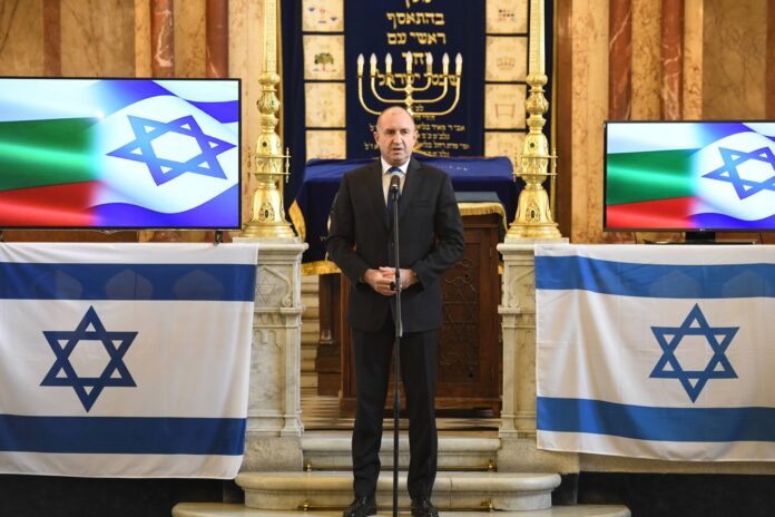 Tensiuni în Bulgaria: Președintele Radev refuză participarea la Summitul NATO. Ruptură președinte-guvern