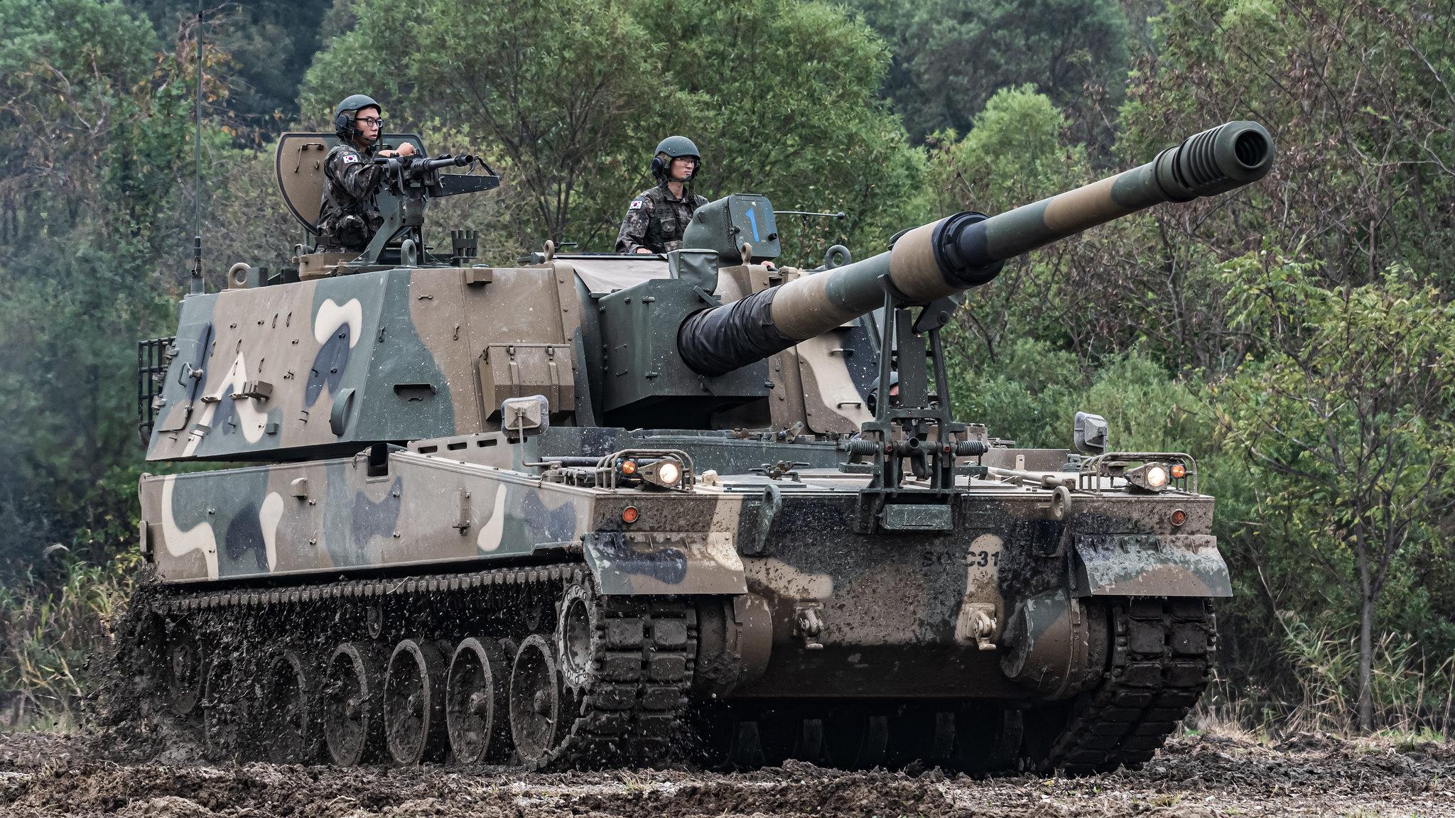 Cu cine a încheiat guvernul un contract de 1 milion de dolari pentru armament, care se va produce în România