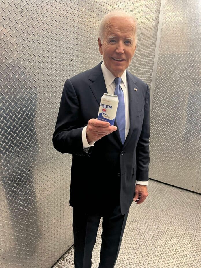 Democrații americani rămân alături de Joe Biden după dezbaterea dezastruoasă cu Trump. Între timp, procentele scad