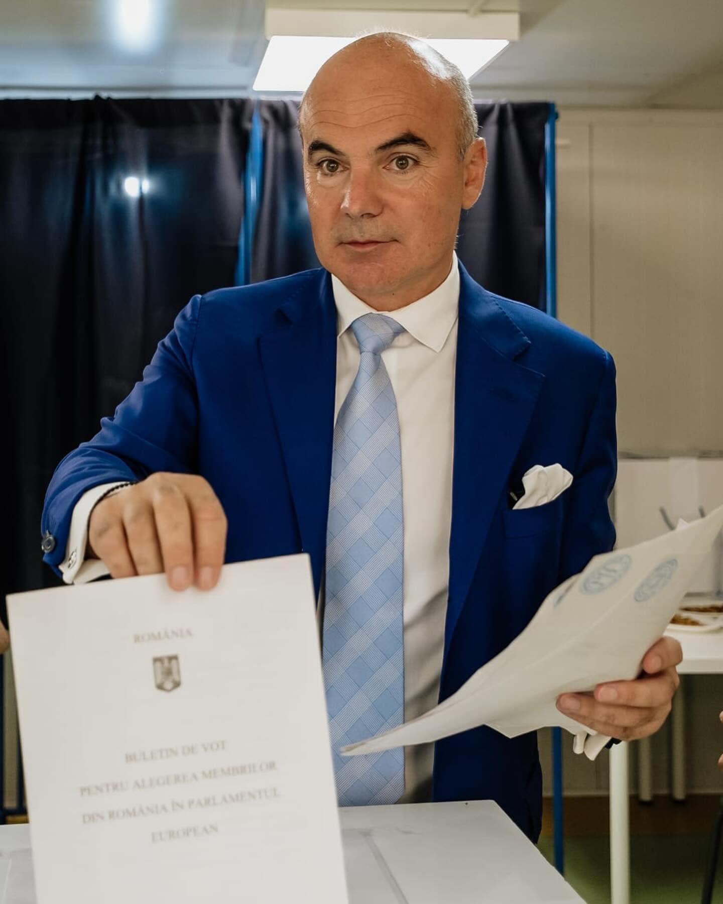 Rareș Bogdan, ironii către Ciolacu după consultările anunțate de premier: „De obicei cei care mâncau popcorn sau se visau la Cotroceni au ajuns tineri pensionari”