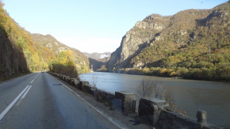 Circulația rutieră pe DN 7 Valea Oltului se închide pentru o lună. Care sunt rutele ocolitoare