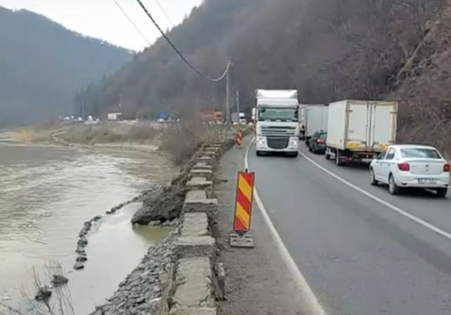 Asociația Pro Infrastructură critică dur închiderea DN7 pe Valea Oltului: „Dar cine să gândească feroviar în țara politicienilor-șoferi cu girofar albastru?!