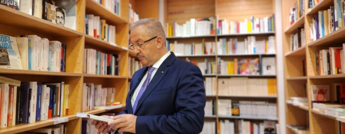 Tensiuni în coaliția de guvernare: Vasile Dîncu, despre conflicte: „suntem în politică, nu suntem la mănăstire”