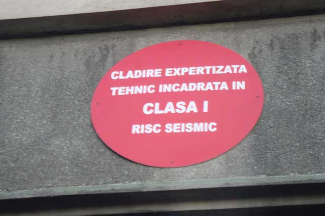 Ce riscă românii care închiriază apartamente în clădirile cu bulină roșie. Amenzile intrate în vigoare de acum câteva luni
