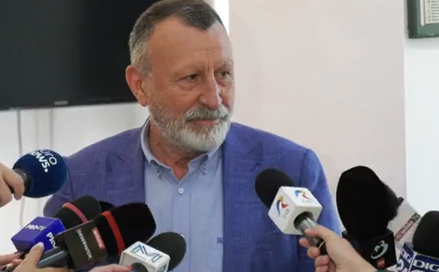 Paul Stănescu își perie șeful: