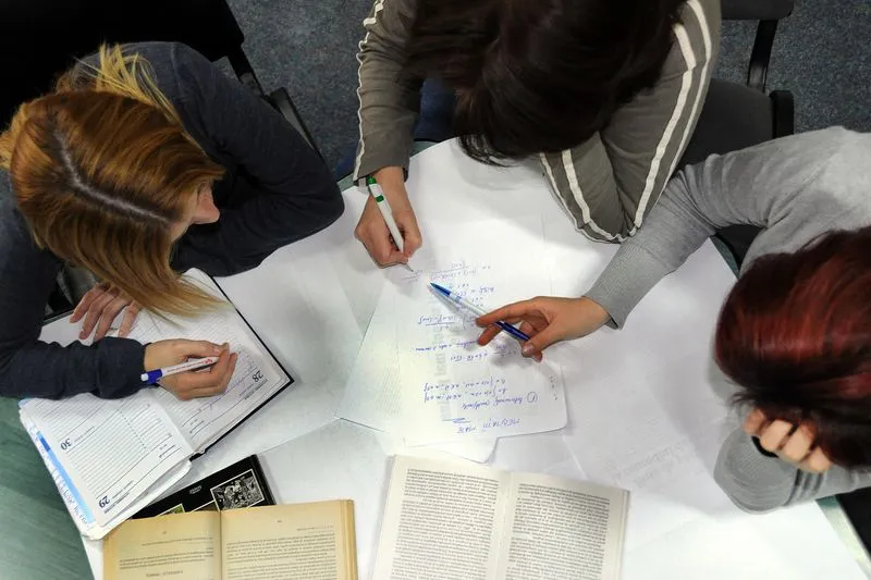 Crește numărul profesorilor care dau meditații și plătesc impozite. Cifrele s-au dublat față de 2021